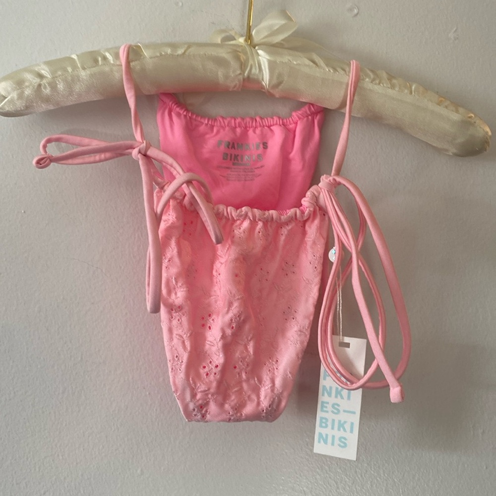 Frankie’s Bikinis Tia eyelet bottom Nwt size medium